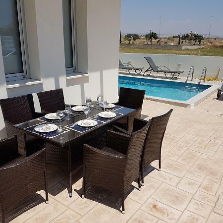 T&E Villa Larnaca Eksteriør billede