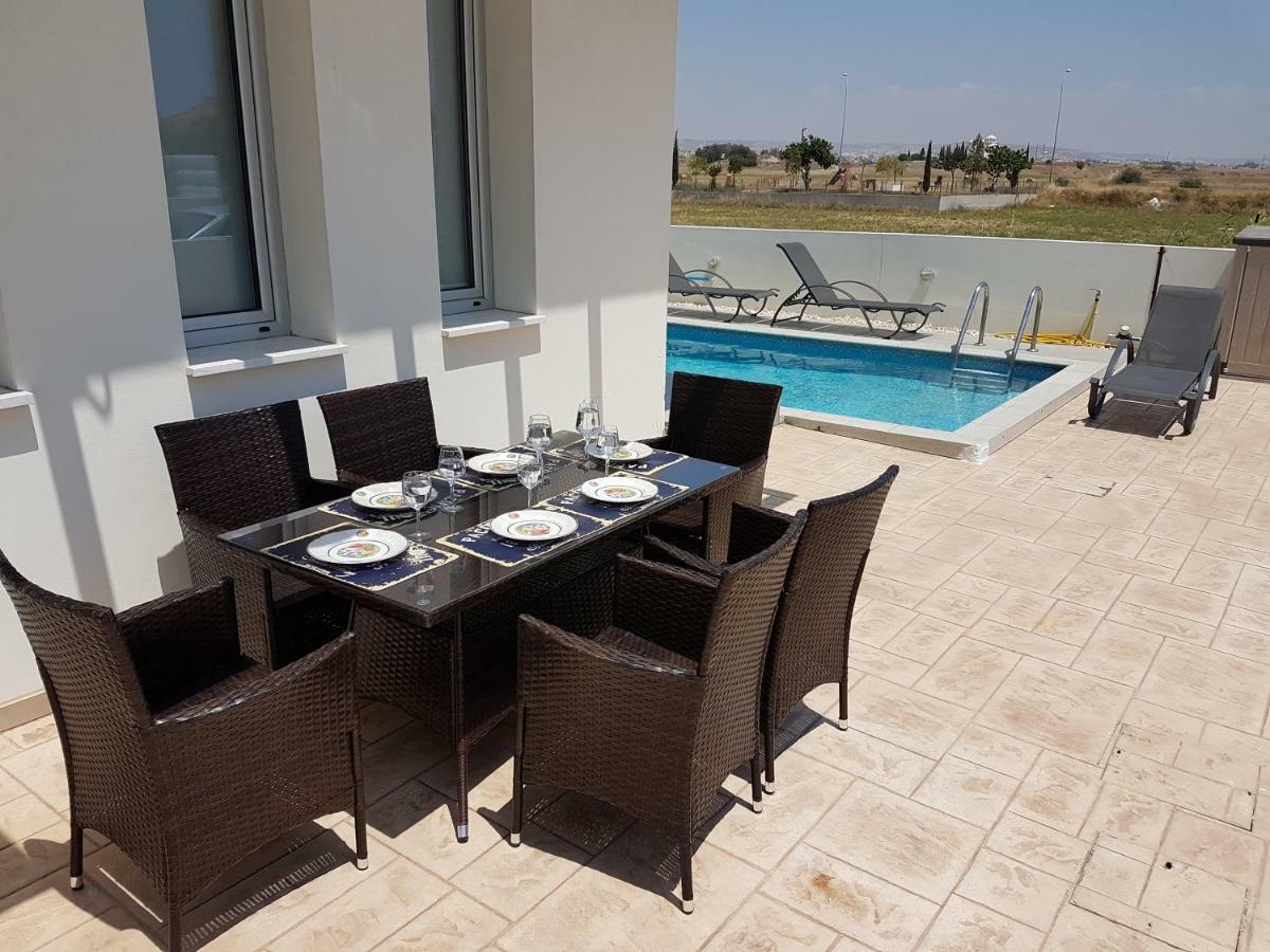 T&E Villa Larnaca Eksteriør billede